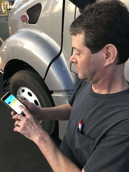 Freight broker using Comchek Mobile on a phone